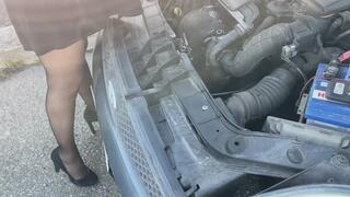 PEDAL PUMPING THE CAR HAS PROBLEMS, THE MECHANIC HELP ME AND I THANK HIM WITH A BLOWJOB