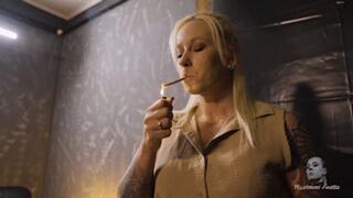 The cigarette fan 4K MP4