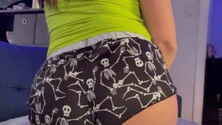 Eating a sandwich on Stepbrothers Face and using him as I please!!