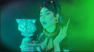 In the Grip of the Harpy's Nest: Worship Her blue lips silently - LIP FETISH , IGNORE, FEMME FATAL