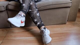 Dolce Amaran JOI using halloween leggings - FOR MOBILE DEVICE USERS - TOE NAILS - BIG FEET - CURVE WOMAN - BAREFOOT - TOES WIGGLING - NATURAL NAILS - JOI - CUM COUNTDOWN