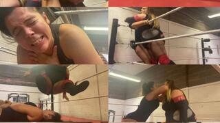 Giantess kisses BBW Ass