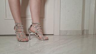 Hostess sore feet in silver strappy sandals F