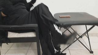 Amanda in nylons and bare feet rubbing soles