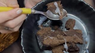 Fuck and cumshot on the cake and then as usual he eats it! Cum food