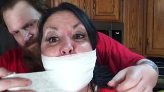 Gina chair tied in the kitchen !