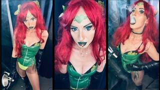 Poison ivy cosplay smoking 3 eve 120 at once and 1 Marlboro 100 fast