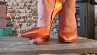 Cum under my Cassadei Blades, slave