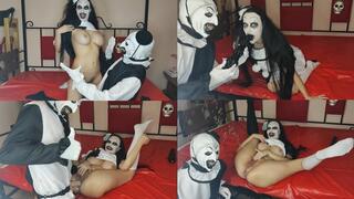 Terrifier Clown Art fucks all holes of his girlfriend with dildo and strapon