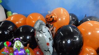 Roxy is a Cat Burglar Popping Halloween Balloons 4K (3840x2160)