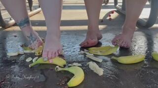 2 BBWs peel and smash bananas with big wide feet