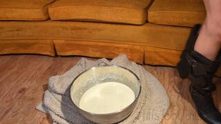 Fifi steps into deep corn starch oobleck wearing brand new black knee high boots *new*