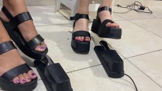 Jarlyn and Dalilah step on the piano pedals with their sexy feet (custom)
