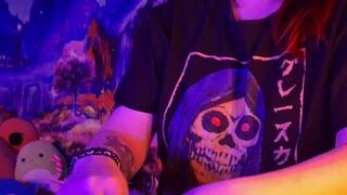 Dahlia gives a blowjob