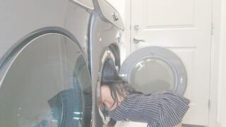 Ember Snow- Laundry Handjob Sunday Solo