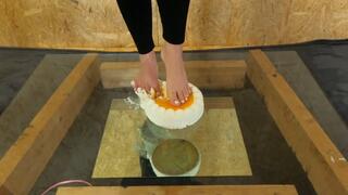 Barefoot cakeparty on glasstable 2 Perspectives