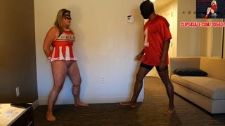 EXTREME BAREFOOT CUNT BUSTING