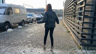 The girl left the house in heels, she did not expect that there would be ice on the road and slipped badly injuring her foot