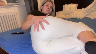 Chilling and farting episode 2'