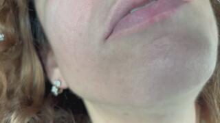 Marylin Destroys a Bagel