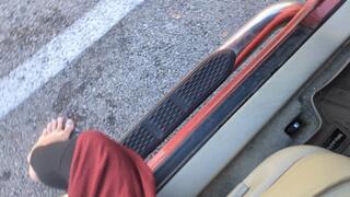 Fifi forgets shoes again and has to fight through traffic to get to work *replay*