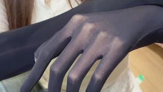 #93 - Slender hands in gloves