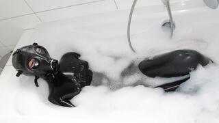 Relaxation bath in heavy rubber