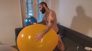 Tonny burst giant balloons