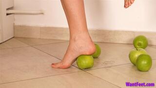 Martha Apple Crush - 4K MP4