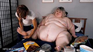 Des Giantess Combo Clip #1 - A Delicious Collection USSBBW Feedee Weight Gain Fat Chat Clips with Size Compare, Squashing, and Immobility - MP4 1080 hd