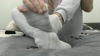 Itchy feet on each other MP4 FULL HD 1080p