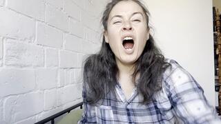 Charmy yawing in pijama avi