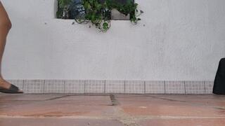 Modeling pronounced arches, wrinkled soles and beautiful flip-flops (Cc)