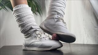 A Shoejob Date with a Cheerleader in Reebok Freestyle Sneakers and Slouch socks - CBT, Shoejob, Sneakerfetish and POV Views - Huge cumshot - slavecam only - 4k