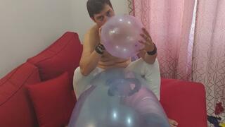 Cédric blow and pop balloons