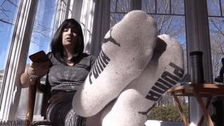 FRENCH Socks - JOI & Humiliation en chaussettes puantes (Clip francais, French speaking) - SD Version