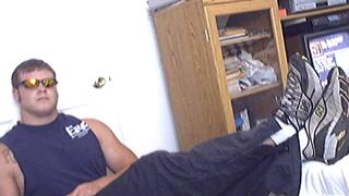 Malefootflava presents Channing (The Hunk) with his upclose foottease