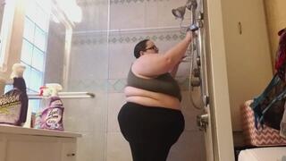 Faery Cleans and Cums in the Shower