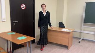 The teacher at the school was teaching a lesson, but while she was telling the topic, she hit her foot hard on the table, she should continue to teach the lesson, but now with a sore leg