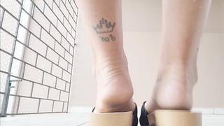 The noise of a wedge clog