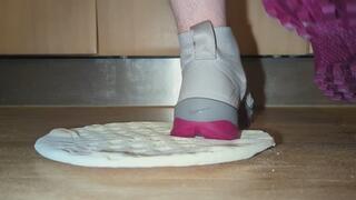 Nike Metcon preparing slave meal,