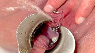 Strong Stream PEE from my spread out Pussy by Speculum (wmv)