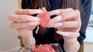 #131 - Destroying grapefruit with natural nails