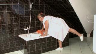 GILF COUGAR WITH BIG TITS FOR YOUNG TENANT