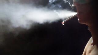 Smoking Glamour Secret superslims side coughing