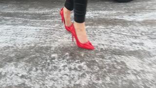 A girl in high-heeled shoes went for a walk but did not expect it to be so slippery, she fell several times