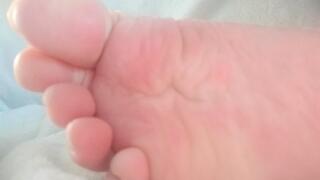 Rub my feet, Smell my feet, No Kissing