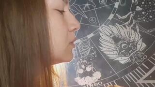 SMOKING YULIANA MALBORA RED CLOSE UP