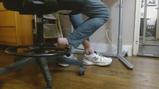 Shoeplay bare feet close