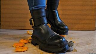 Tangerines Crush and Cleaning Boots with Plushie